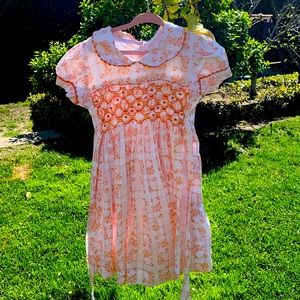 Girls smocked dress NWOT, around age 3-4